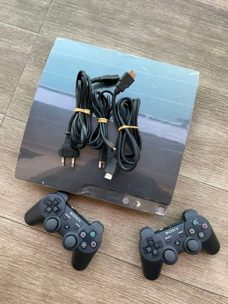 PS4 fat propre déjà craqué avec plus de 10jeux et une manette. Prix : 200,000